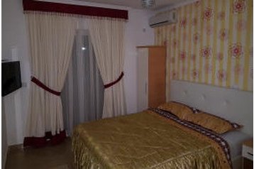 Montenegro Privát Bar, Esterno